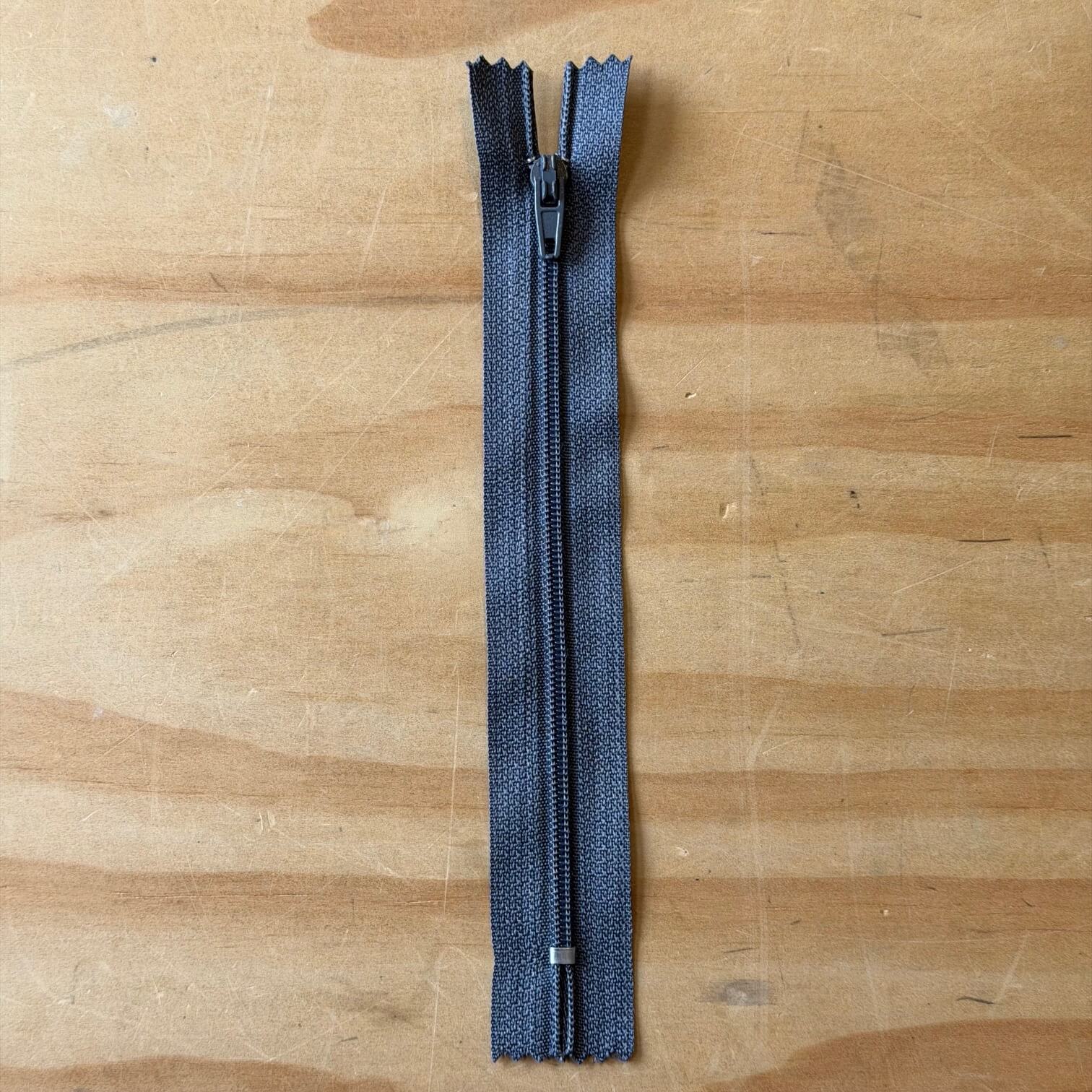 15cm dress zip in grey